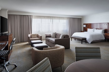 Junior Suite, 1 King Bed with Sofa bed