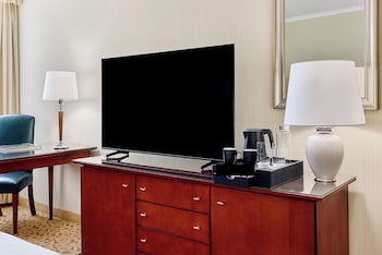Deluxe Room, 1 King Bed with Sofa bed