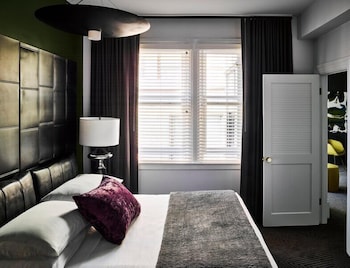 Suite, 1 King Bed with Sofa bed (King)