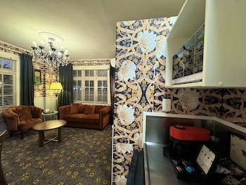 One Bedroom Suite (In Adjacent Building)