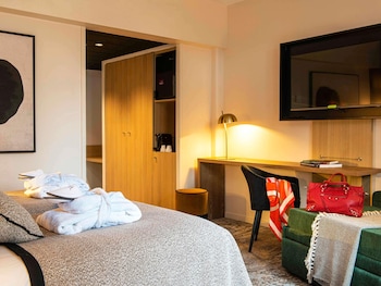 Privilege Room - two single beds and a trundle bed for 2 people