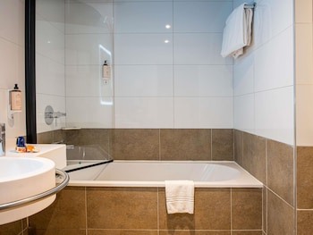 Privilege Room - two single beds and a trundle bed for 2 people