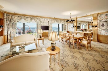 Executive Suite, 1 King Bed (Royal)