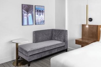 Deluxe Room, 1 King Bed, City View (Hearing Accessible)