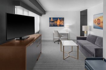 Junior Suite, 1 King Bed with Sofa bed