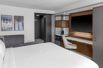 Standard Room, 1 King Bed (Hearing Accessible)