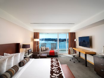 Premium Studio, 1 King Bed, Patio, Ocean View (Erickson Wing)