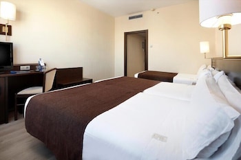 Double or Twin Room (2 Adults + 1 Child)