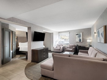 Suite, 1 King Bed, Jetted Tub