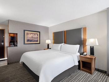 Standard Room, 1 King Bed (Top Floor)