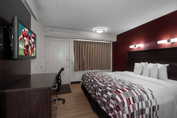 Standard Room, 1 King Bed, Accessible (Smoke Free)