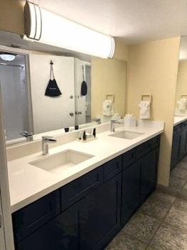 Studio, 2 Queen Beds, Marina View