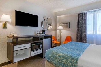 Standard Room, 1 Queen Bed