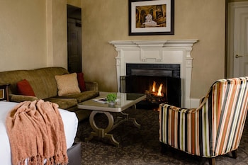 Executive Room, 1 King Bed, Fireplace