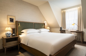 Junior Suite, 1 King Bed (Deluxe)