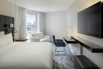 Deluxe Room, 1 King Bed with Sofa bed