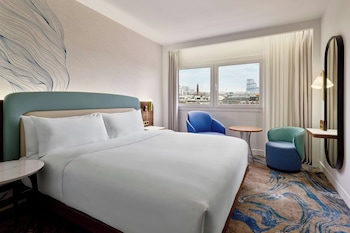 Junior Suite, 1 King Bed with Sofa bed
