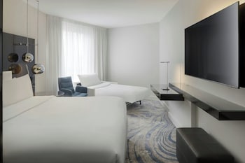 Deluxe Room, 1 King Bed with Sofa bed