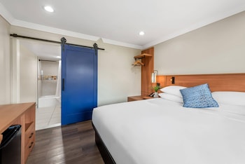Room, 1 King Bed, Accessible, Non Smoking
