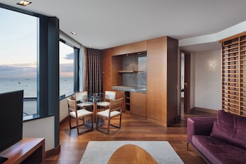 Executive Suite, 1 King Bed, Sea View