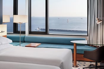 Deluxe Room, 2 Twin Beds, Sea View