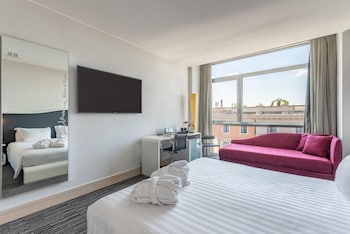Deluxe Room, 1 King Bed, Smoking