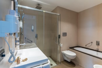 Deluxe Room, 1 King Bed, Smoking