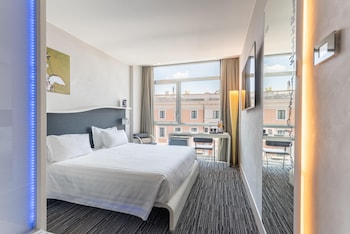 Comfort Room, 1 King Bed, Smoking (Twin bed on request)