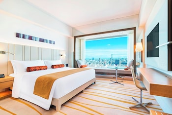 Club Deluxe King with Club Lounge Access