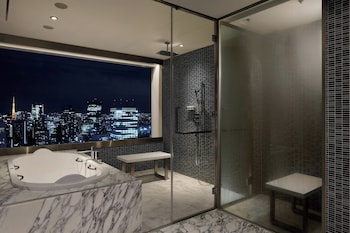 Designer's Suite with Club Lounge Access