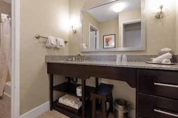 Suite, 1 Bedroom, Kitchen, Ocean View (2 Double Beds and a Sofa bed)