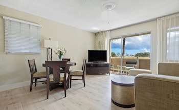 Suite, 1 Bedroom, Kitchen, Pool View (2 Double Bed with Sofa Bed)
