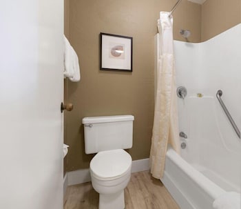 Suite, 1 Bedroom, Kitchen, Pool View (2 Double Bed with Sofa Bed)