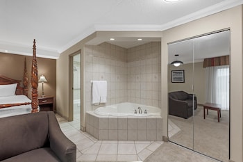 Standard Room, 1 King Bed, Non Smoking, Hot Tub (Oversized Room;with Sofabed)