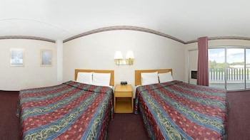 Room, 2 Queen Beds, Non Smoking, Pool View