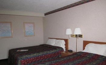 Room, 2 Queen Beds, Non Smoking, Pool View