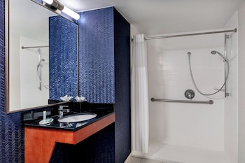 Room, 1 Queen Bed, Accessible Bathtub