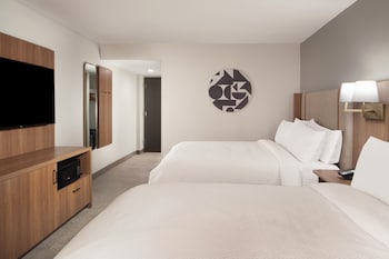 Standard Room, 2 Queen Beds, Accessible Bathtub (Communications)