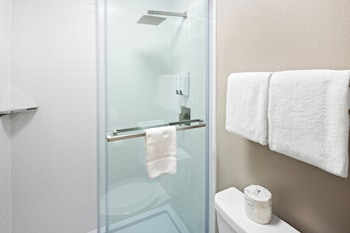 Premium Room, 1 King Bed (Upgraded Bedding & Snack, Smoke Free)