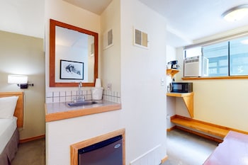 Room, 2 Queen Beds, Ground Floor