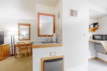 Deluxe Room, 1 King Bed