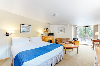 Deluxe Room, 1 King Bed (Balcony)