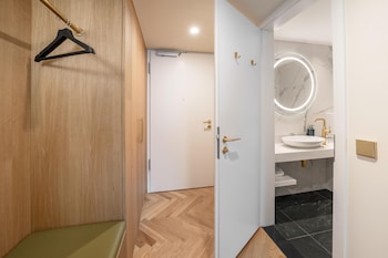 Room, 1 King Bed, Kitchenette (Residence)