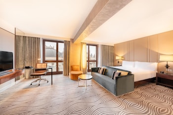 Junior Suite, 1 King Bed (Dome View, Lounge Access)