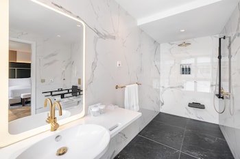 Room, 1 King Bed, Accessible, Kitchenette (Residence)