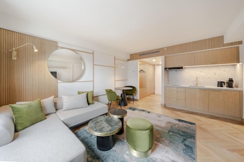 Room, 1 King Bed, Kitchenette (Residence)