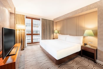 Suite, 1 Double Bed, Corner (Dome View)