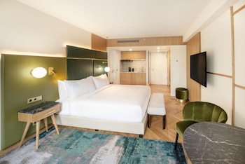 Room, 1 King Bed, Kitchenette (Residence)