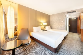 Room, 2 Twin Beds, Courtyard View