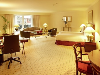 Suite, 2 Twin Beds (Ambassador)